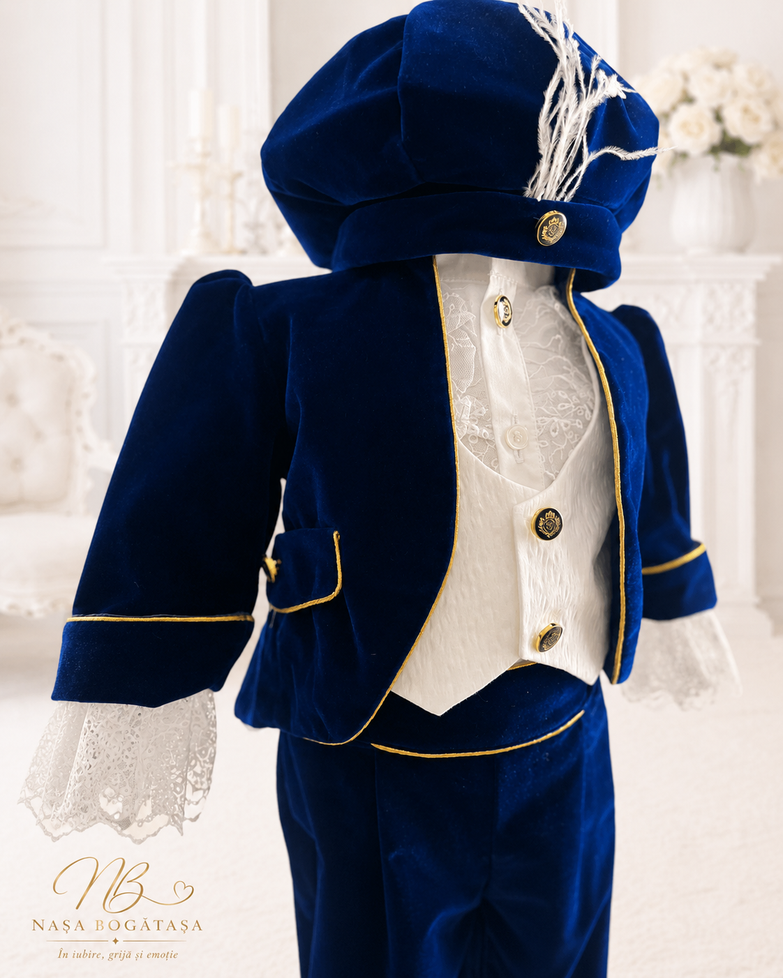 Set complet botez băiat 5 piese: sacou catifea navy, vestă jacquard, pantalon, bască și botoșei — colecție premium