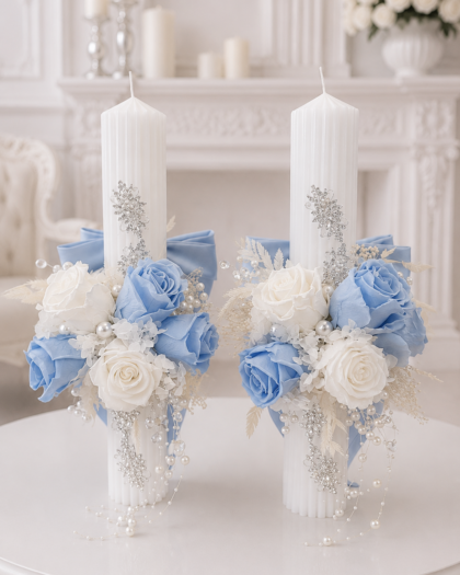Set lumânări de cununie albe cu trandafiri bleu și perle decorative
