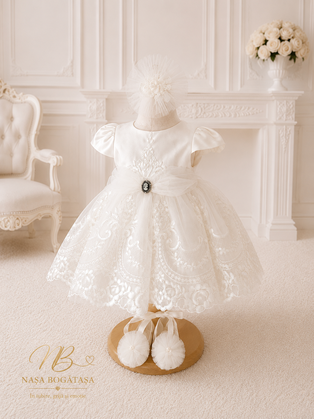 Rochie de botez fetiță albă cu dantelă Opaline, vedere frontală