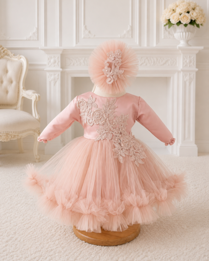 Rochie de botez fetiță roz piersică Florielle prezentată frontal