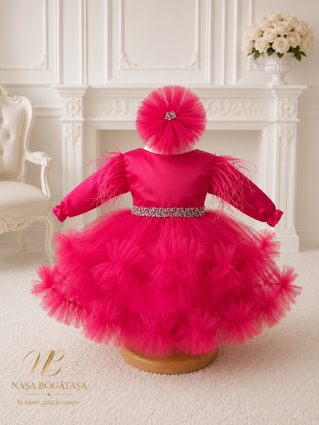 Rochie de botez fetiță fucsia Éclat prezentată din spate