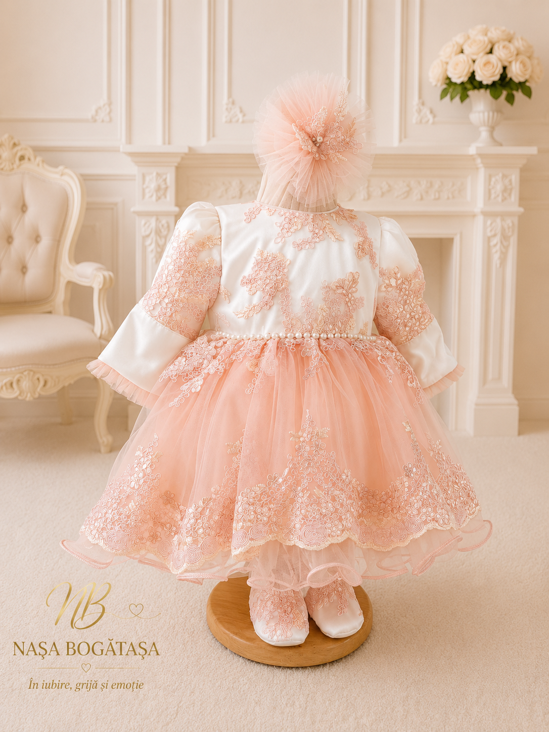 Rochie piersică pentru fetiță cu broderii florale și perle în talie
