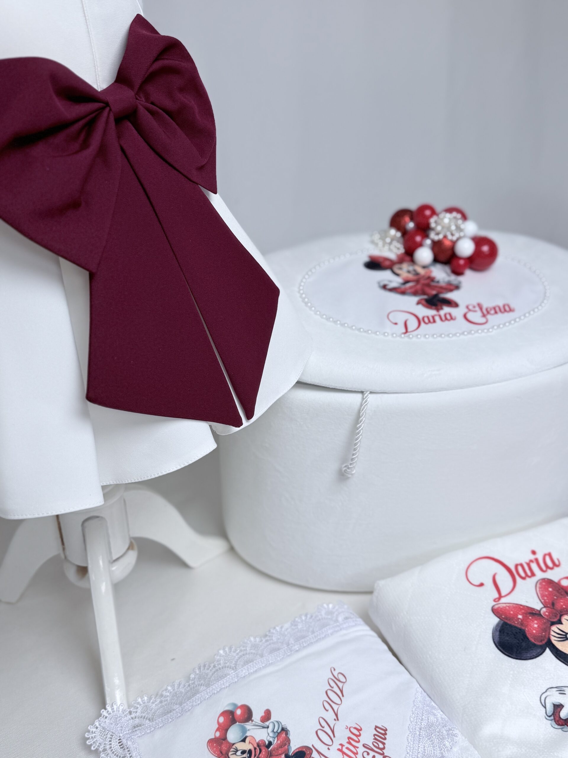 Trusou de botez personalizat de lux pentru fetiță alb și roșu Féerie Rouge – Minnie cu balonașe - imagine 7