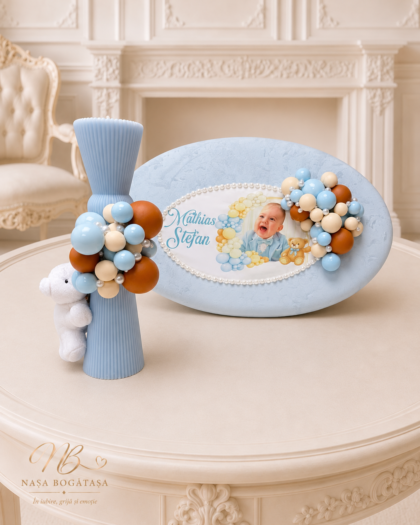 Capac de cufăr personalizat cu fotografie și lumânare bleu cu balonașe caramel și ursuleț alb