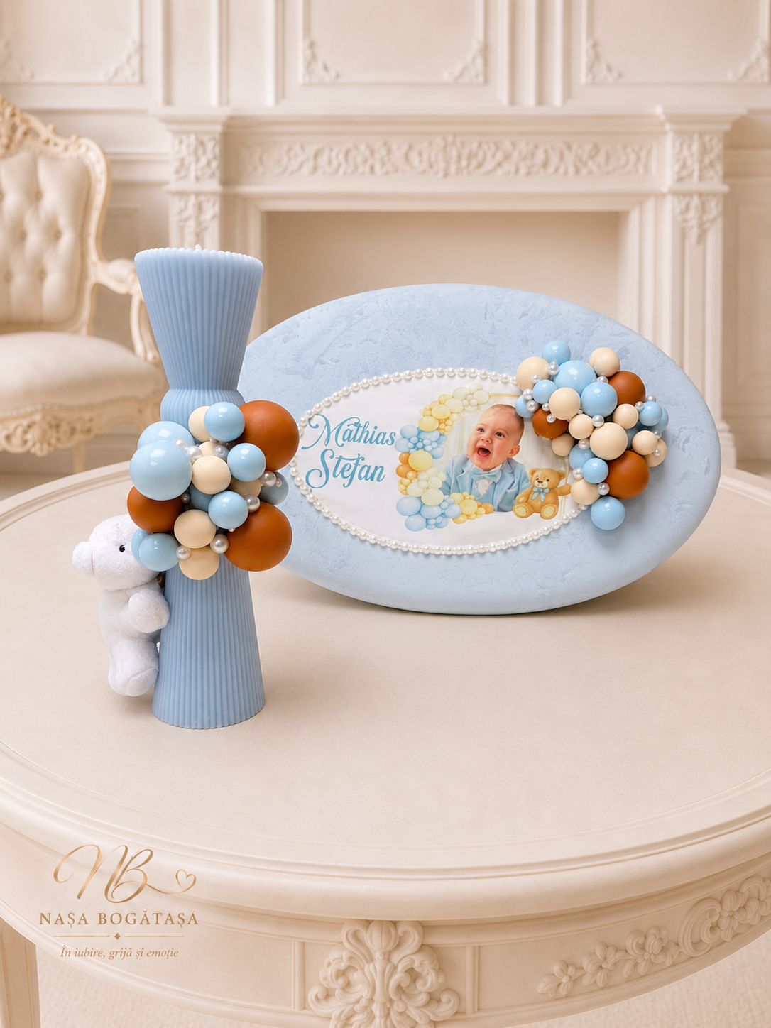 Capac de cufăr personalizat cu fotografie și lumânare bleu cu balonașe caramel și ursuleț alb