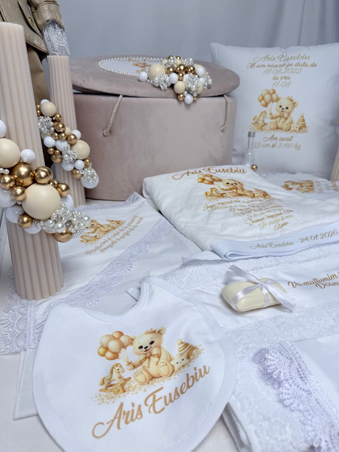 Textile personalizate cu ursuleț bej, fașă cu nume și dată, prosop și săpun pentru preot