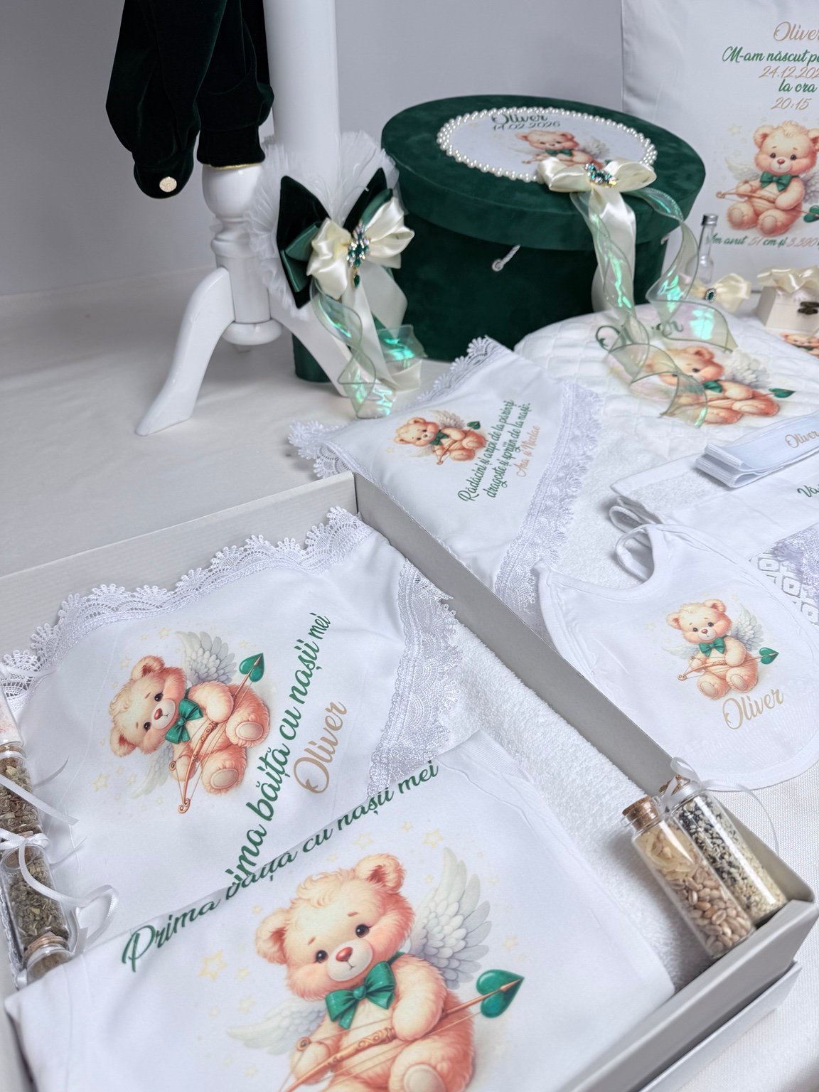 Micul Cupidon – set botez cu ursuleț înaripat personalizat - imagine 5