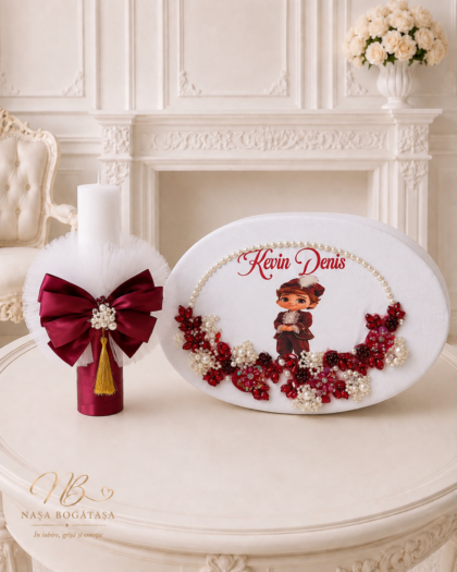 Trusou botez ivoire și bordo Noblețe Bordo, cu capac decorat cu perle și lumânare cu fundă bordo